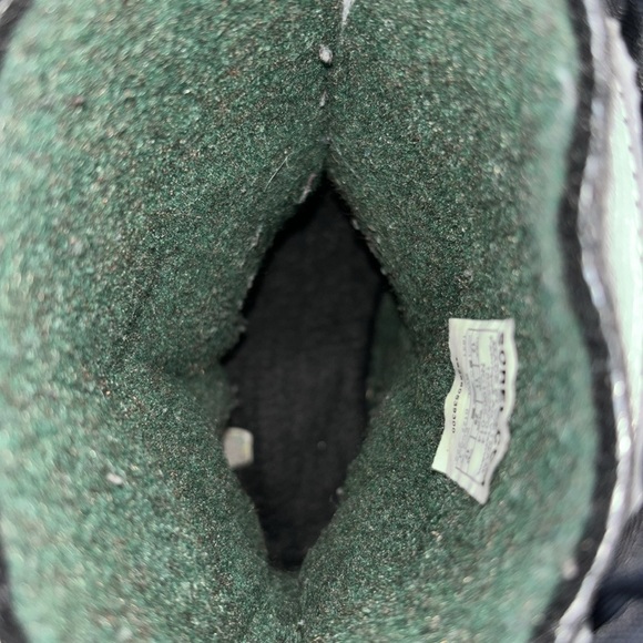 Kids SOREL winter boots worn for only one season - Picture 7 of 11